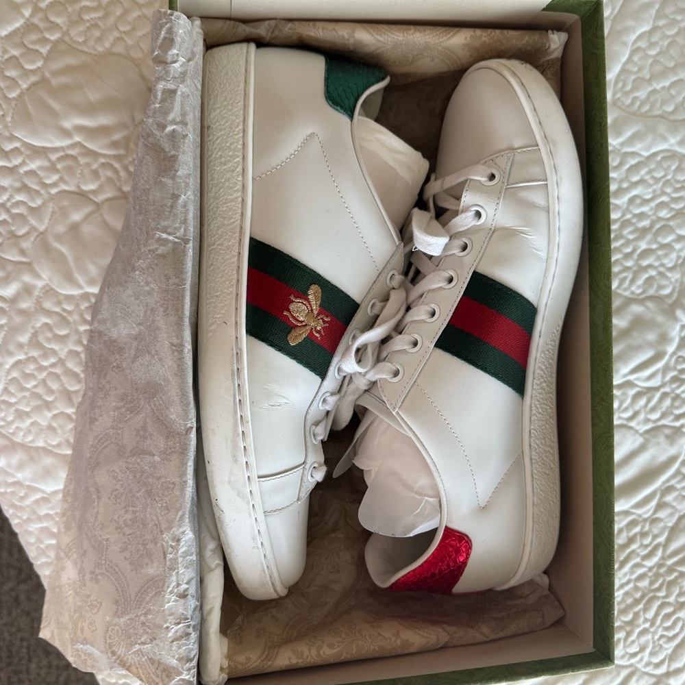 Authentic Gucci GG bee Sneakers with Red and Green Stripes